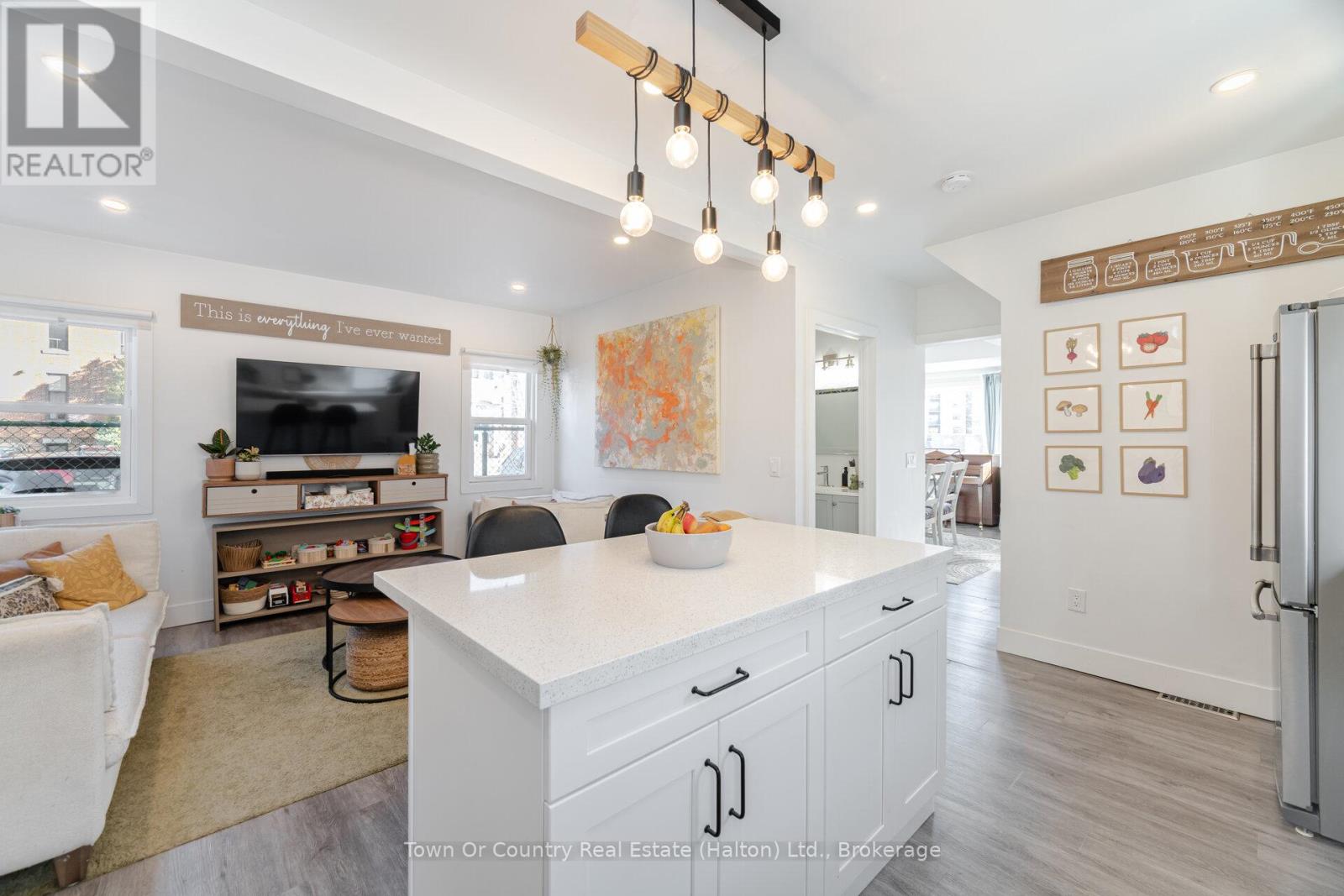 23 Prince Street, St. Catharines, Ontario  L2R 3X6 - Photo 12 - X12917944