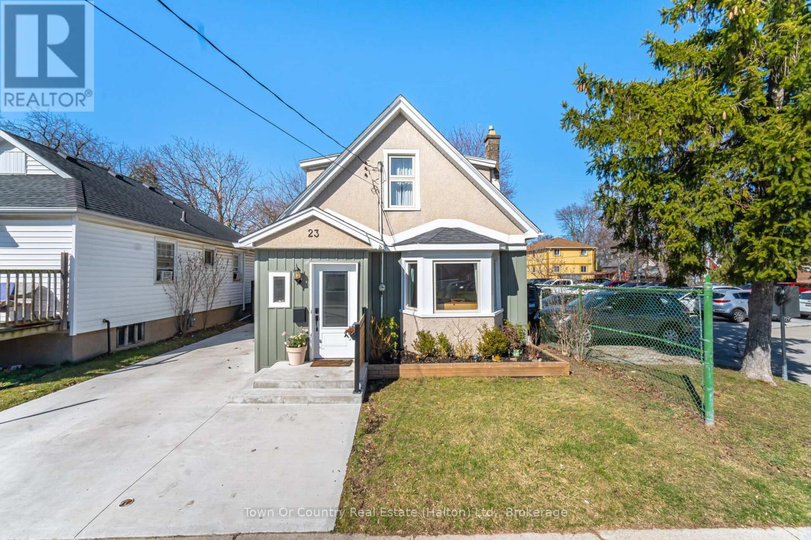 23 Prince Street, St. Catharines, Ontario  L2R 3X6 - Photo 2 - X12917944