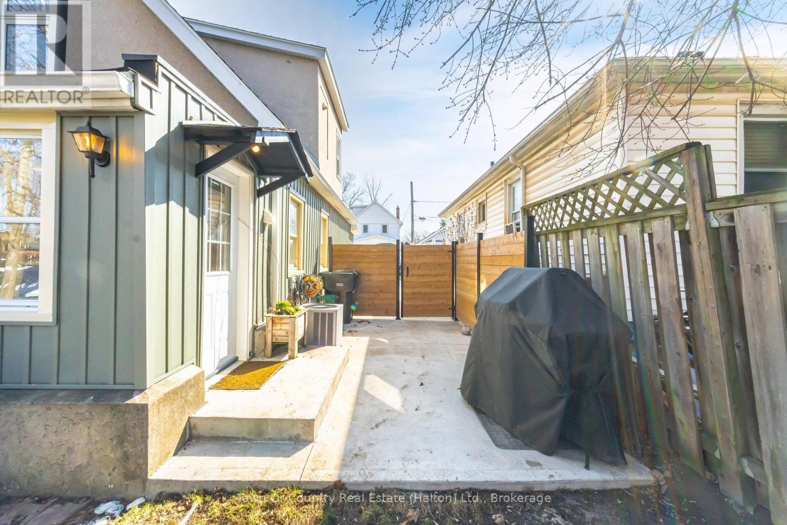 23 Prince Street, St. Catharines, Ontario  L2R 3X6 - Photo 33 - X12917944