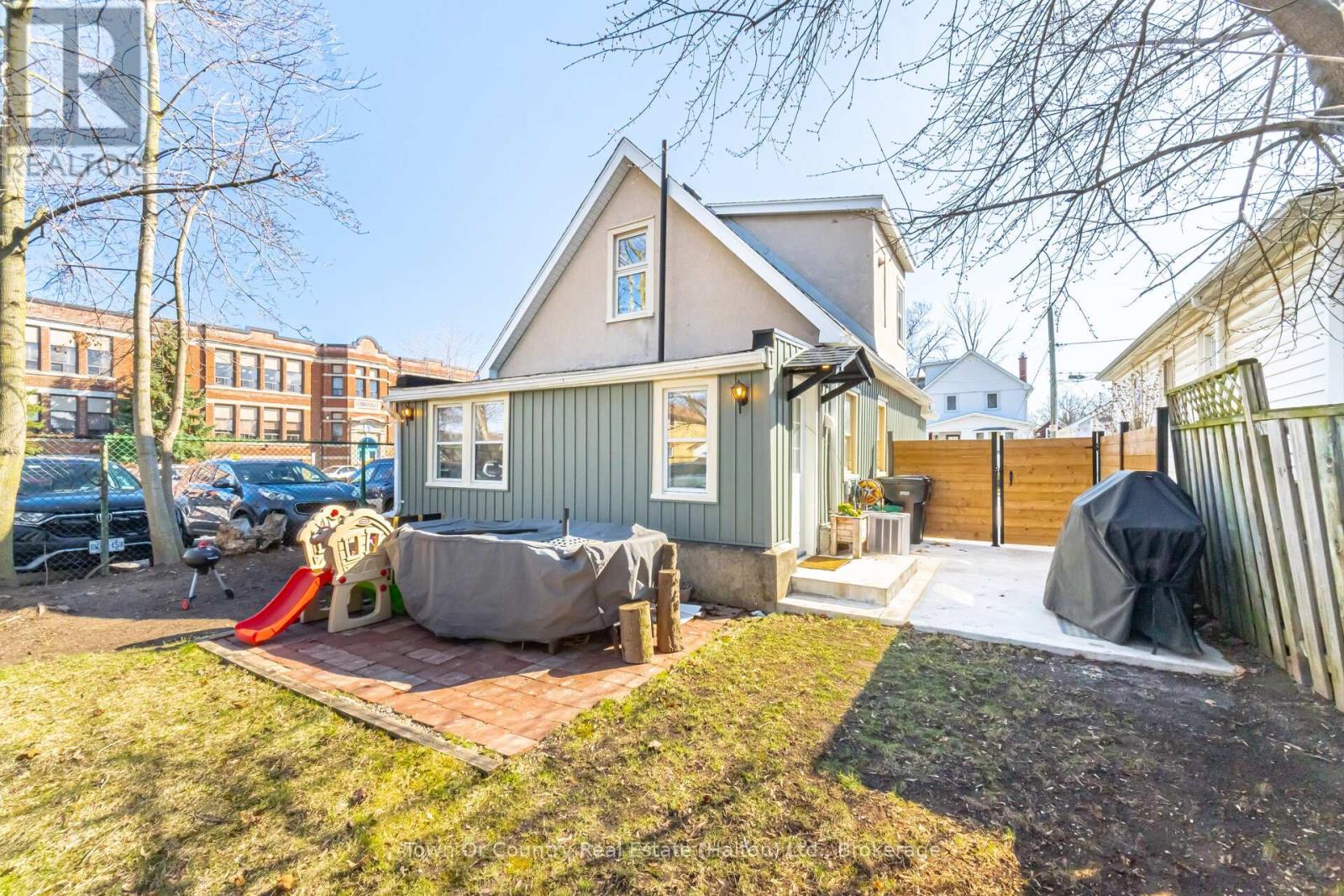 23 Prince Street, St. Catharines, Ontario  L2R 3X6 - Photo 34 - X12917944