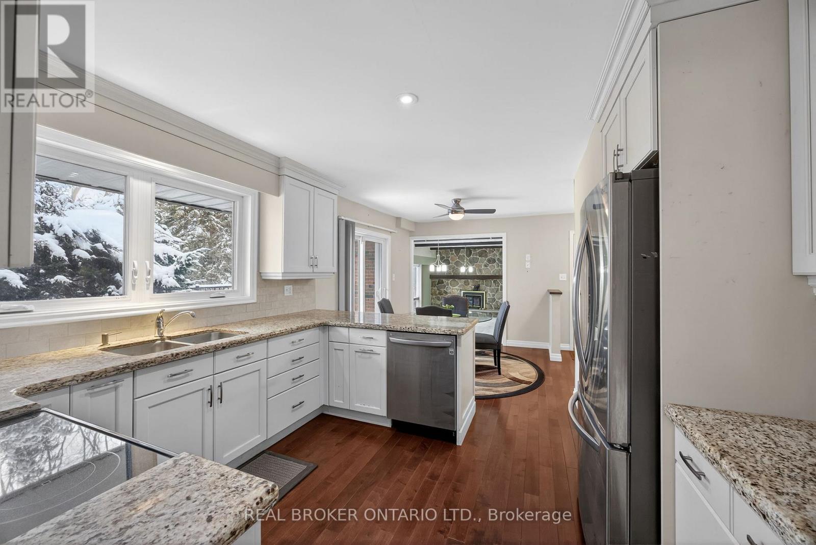 6 Farr Avenue, East Gwillimbury, Ontario  L0G 1V0 - Photo 8 - N12826402