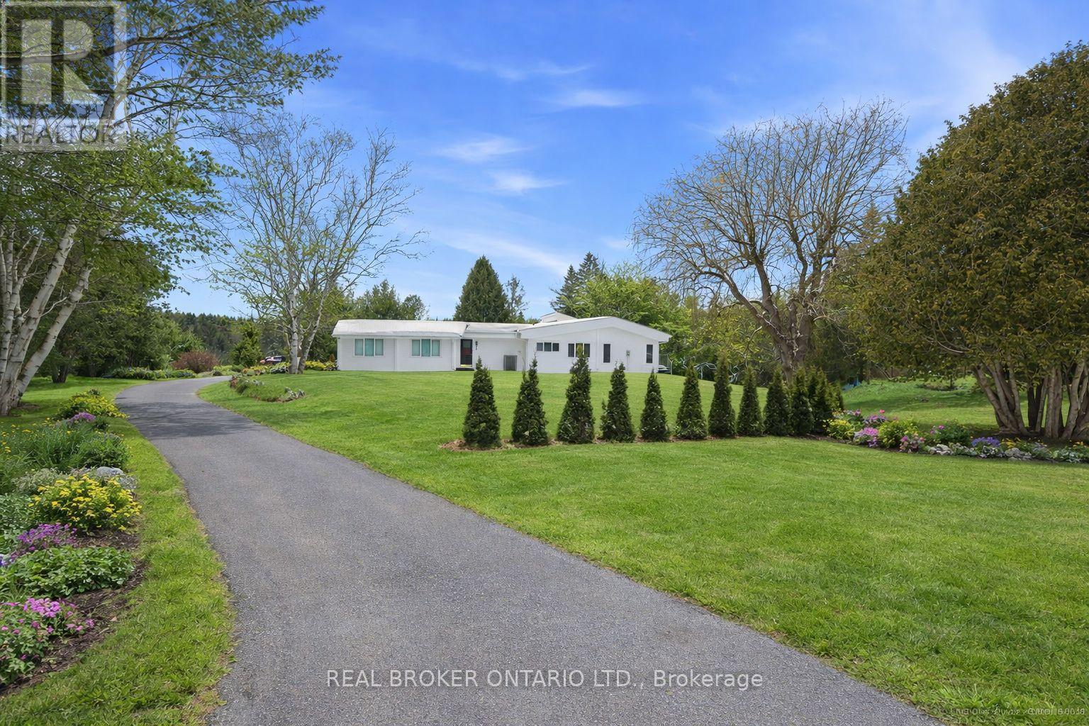 26 Orchard Court, East Gwillimbury, Ontario  L0G 1M0 - Photo 1 - N12827596