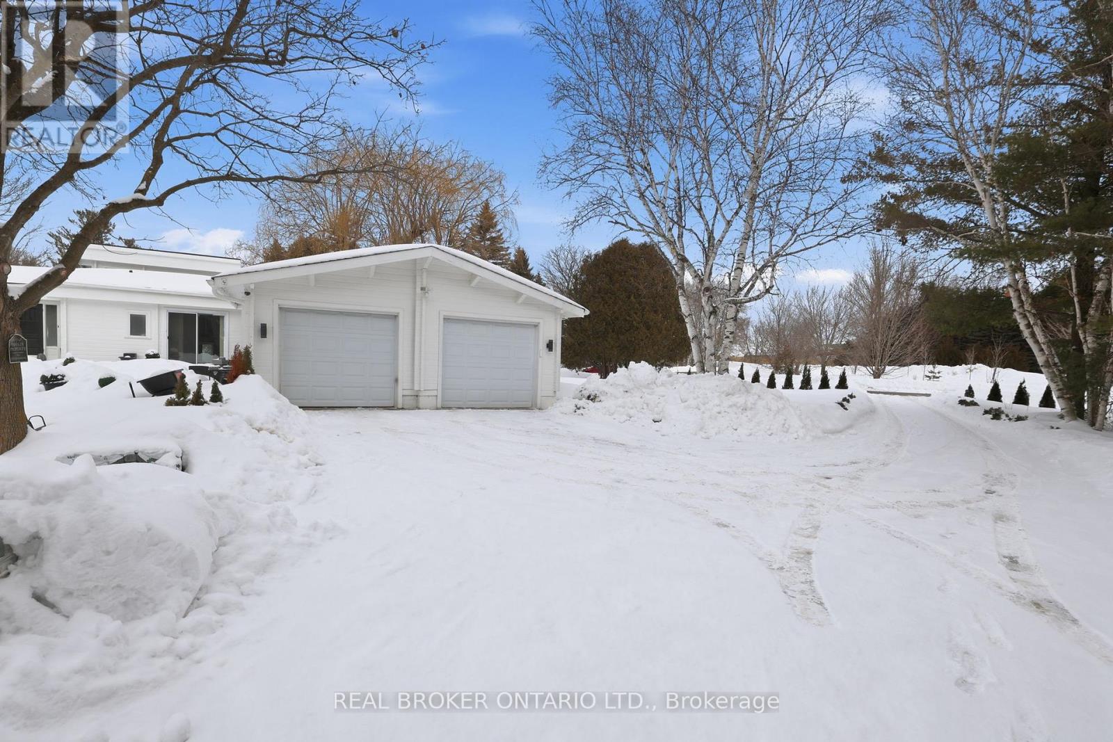 26 Orchard Court, East Gwillimbury, Ontario  L0G 1M0 - Photo 3 - N12827596
