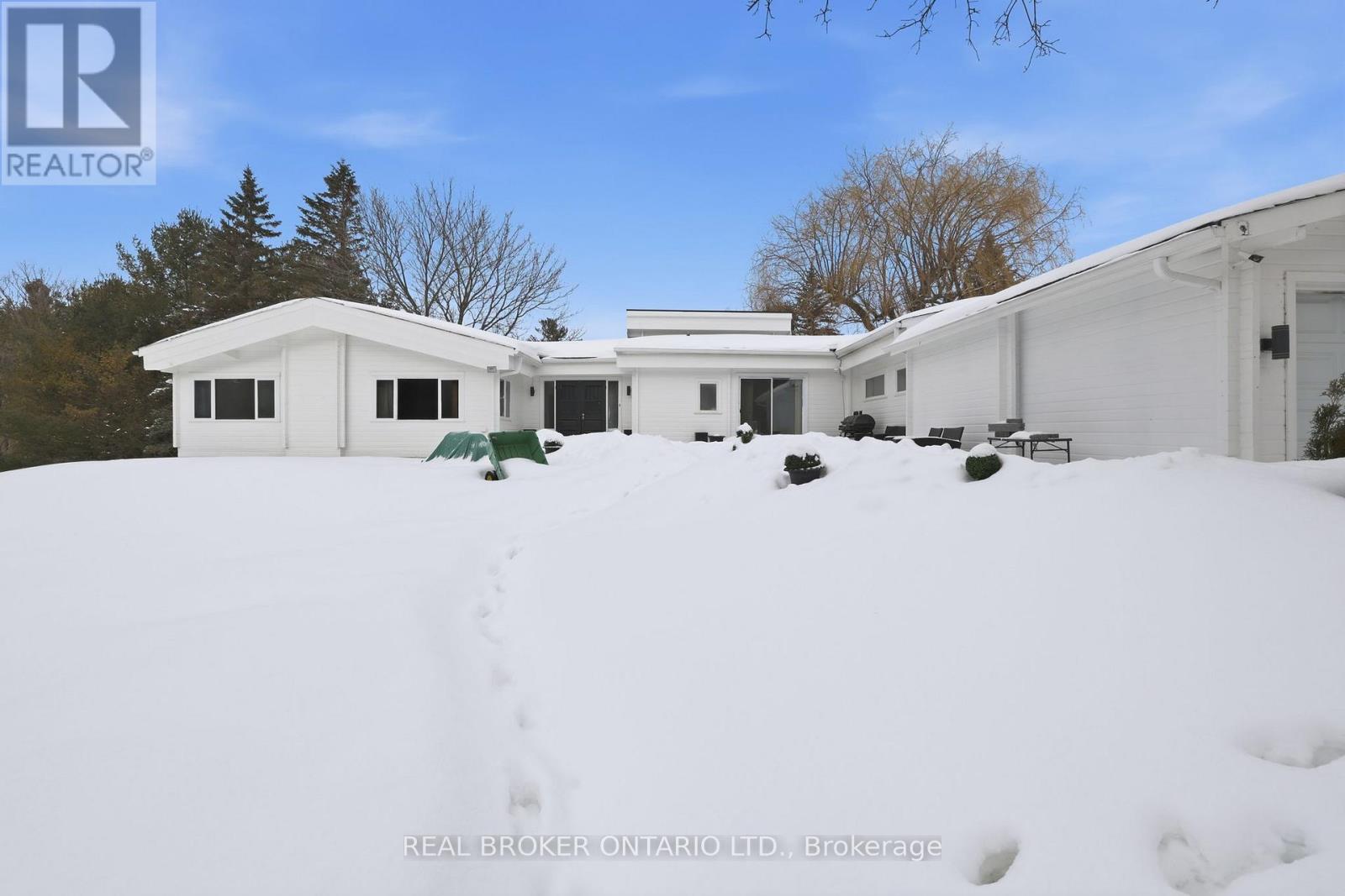 26 Orchard Court, East Gwillimbury, Ontario  L0G 1M0 - Photo 4 - N12827596