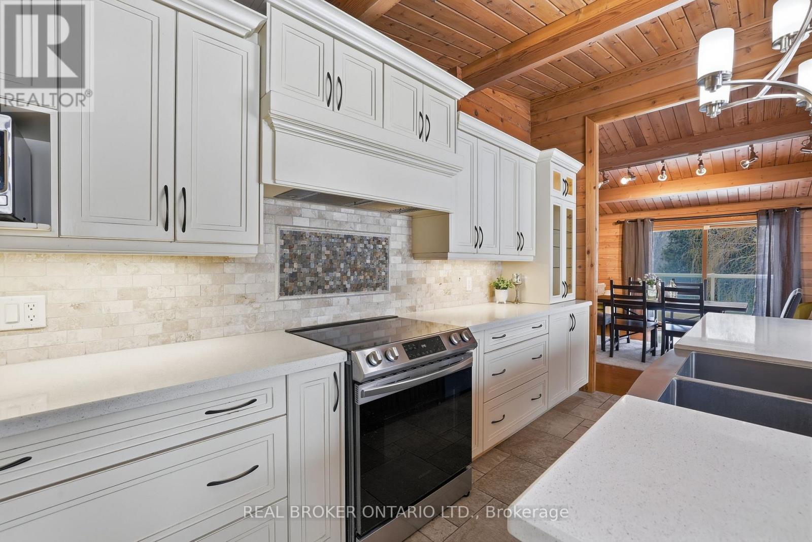 26 Orchard Court, East Gwillimbury, Ontario  L0G 1M0 - Photo 7 - N12827596