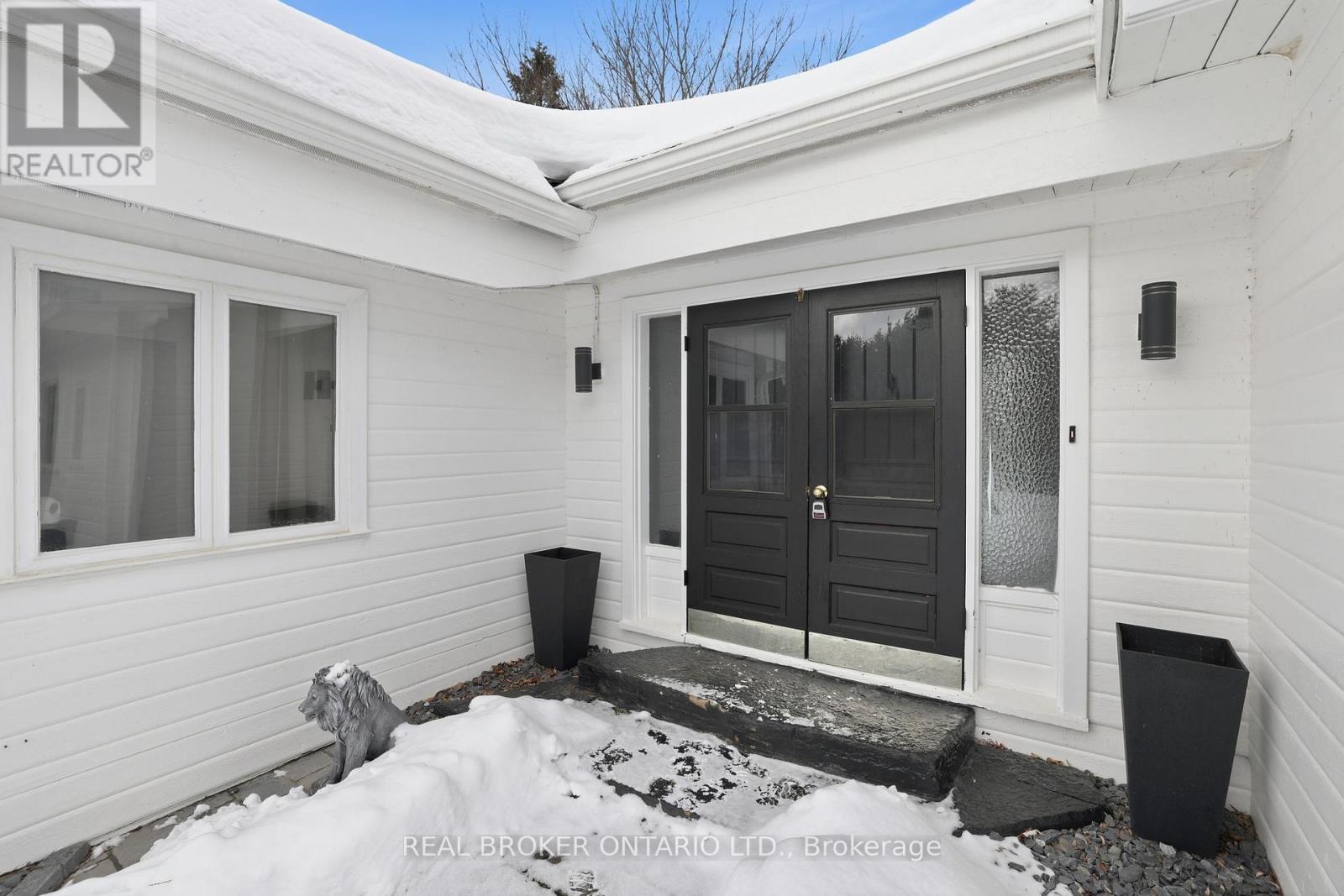 26 Orchard Court, East Gwillimbury, Ontario  L0G 1M0 - Photo 5 - N12827596