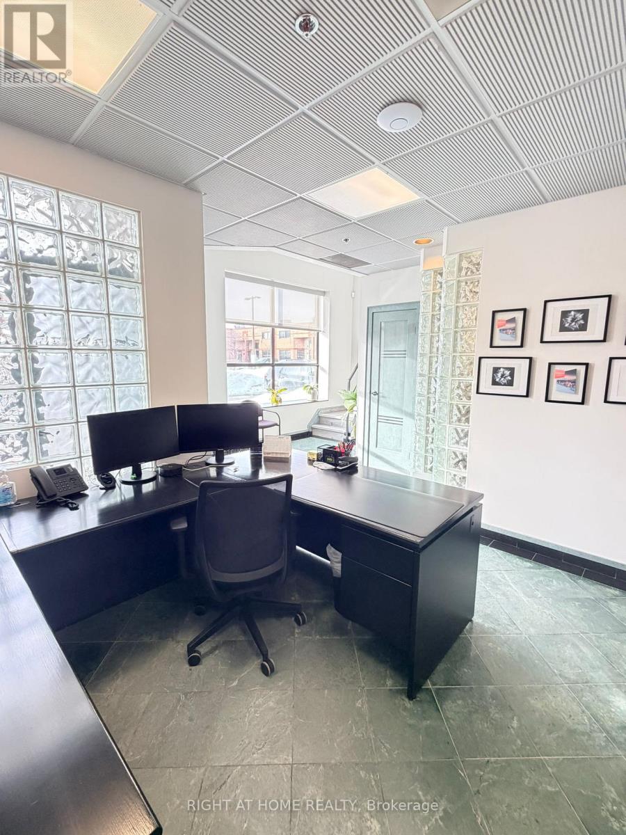 26 - 160 Applewood Crescent, Vaughan, Ontario  L4K 4H2 - Photo 11 - N12913772