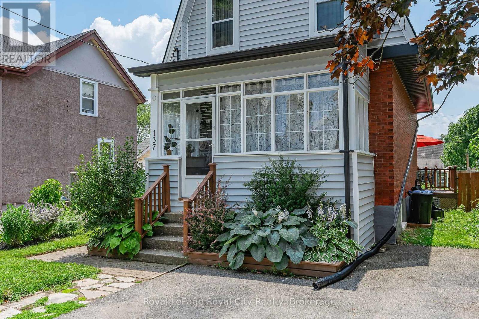 137 Perth Street, Stratford, Ontario  N5A 3Y1 - Photo 3 - X12917938