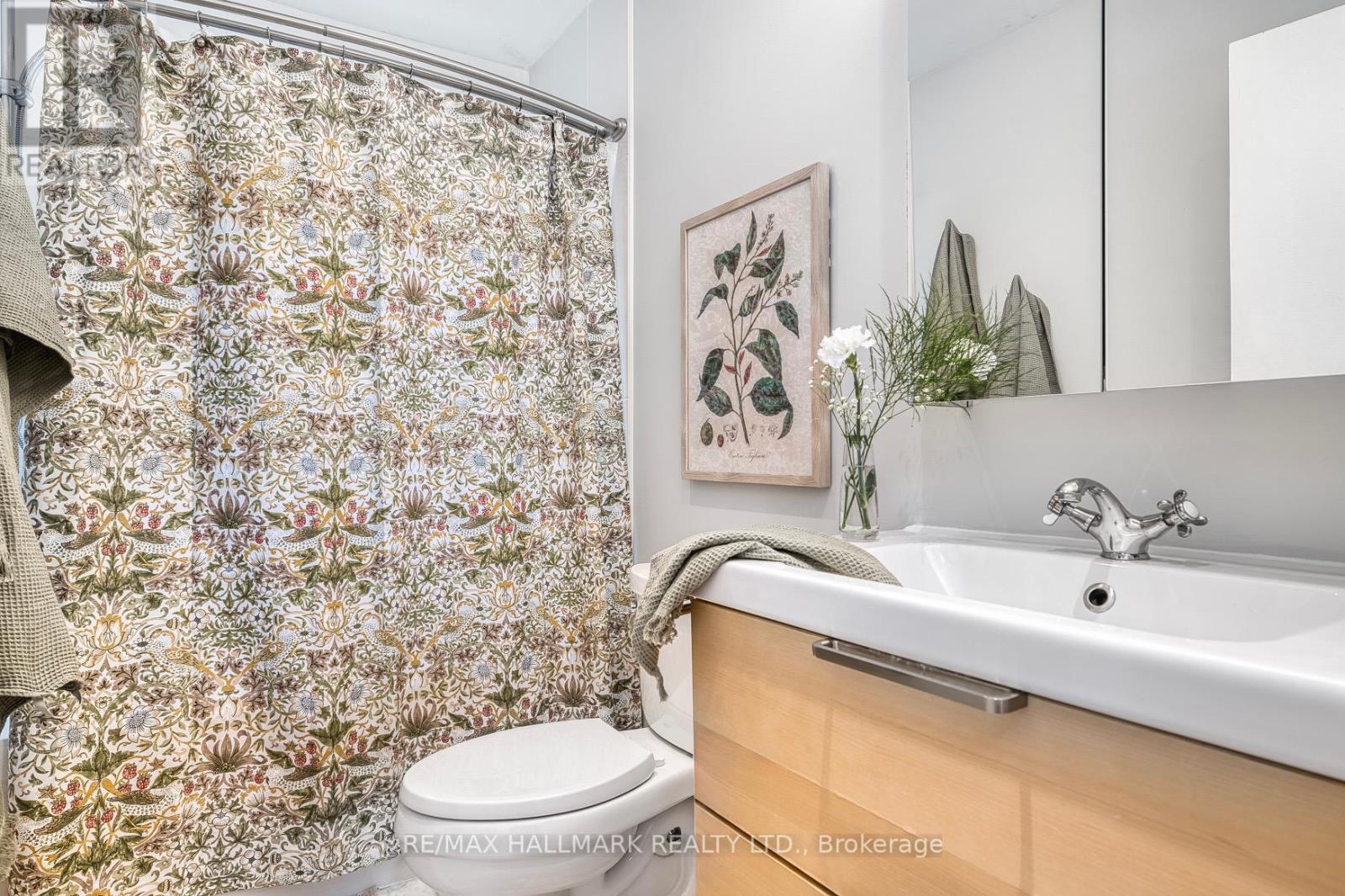 38 Halton Street, Toronto, Ontario  M6J 1R3 - Photo 8 - C12917920