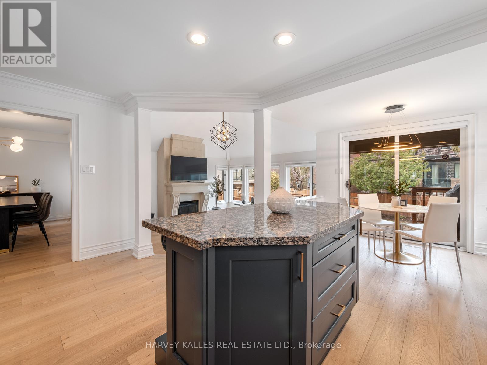 431 Douglas Avenue, Toronto, Ontario  M5M 1H3 - Photo 13 - C12918004