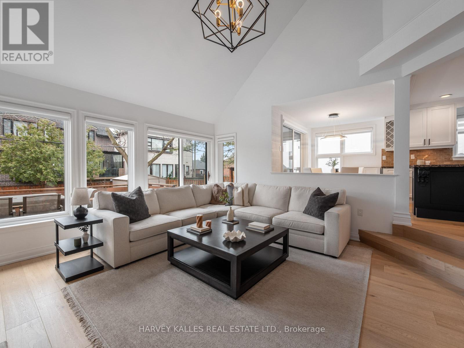 431 Douglas Avenue, Toronto, Ontario  M5M 1H3 - Photo 9 - C12918004