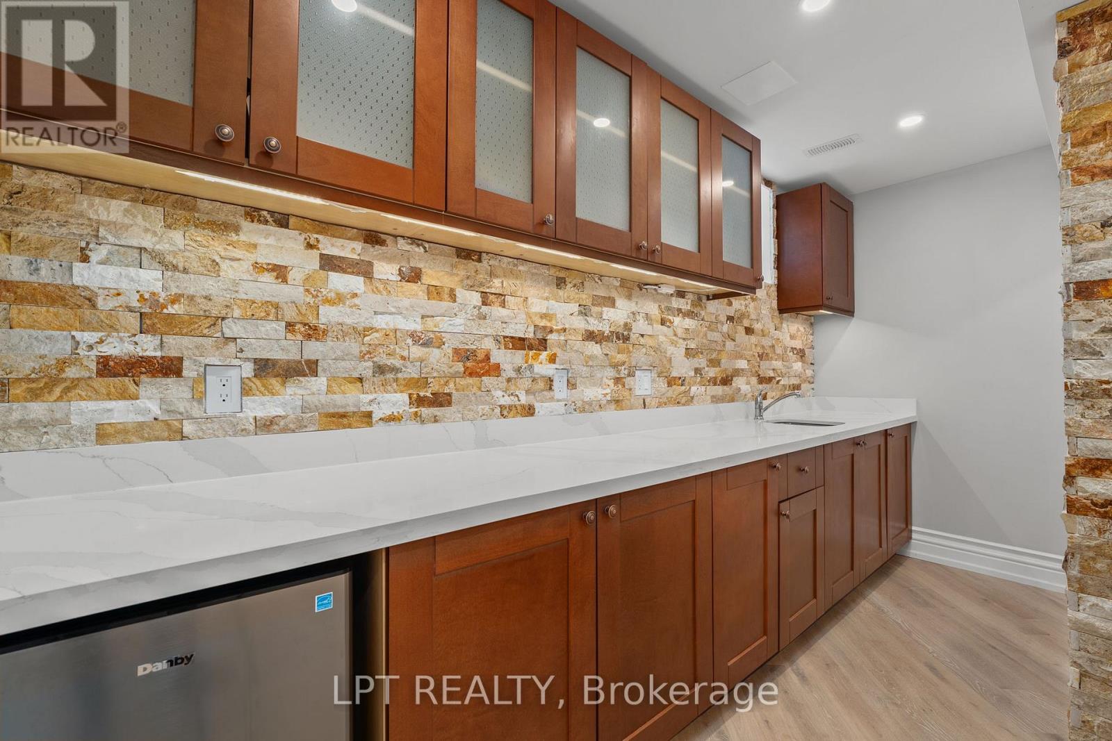 18 Wolford Court, Georgina, Ontario  L4P 0B1 - Photo 33 - N12917916