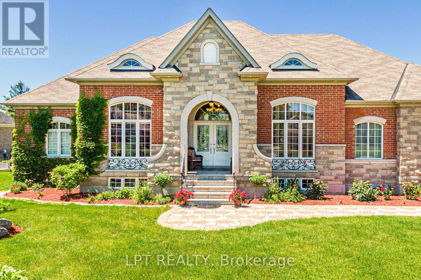 18 Wolford Court, Georgina, Ontario  L4P 0B1 - Photo 7 - N12917916