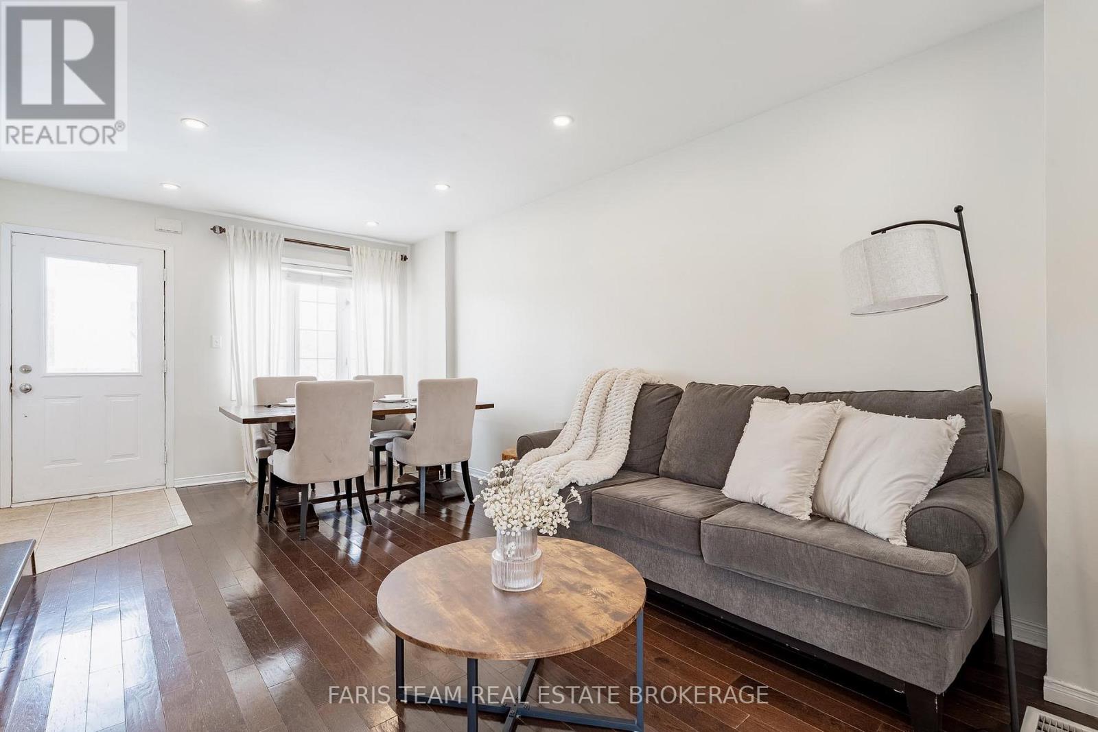 11 Lookout Street, Essa, Ontario  L3W 0C3 - Photo 10 - N12917956