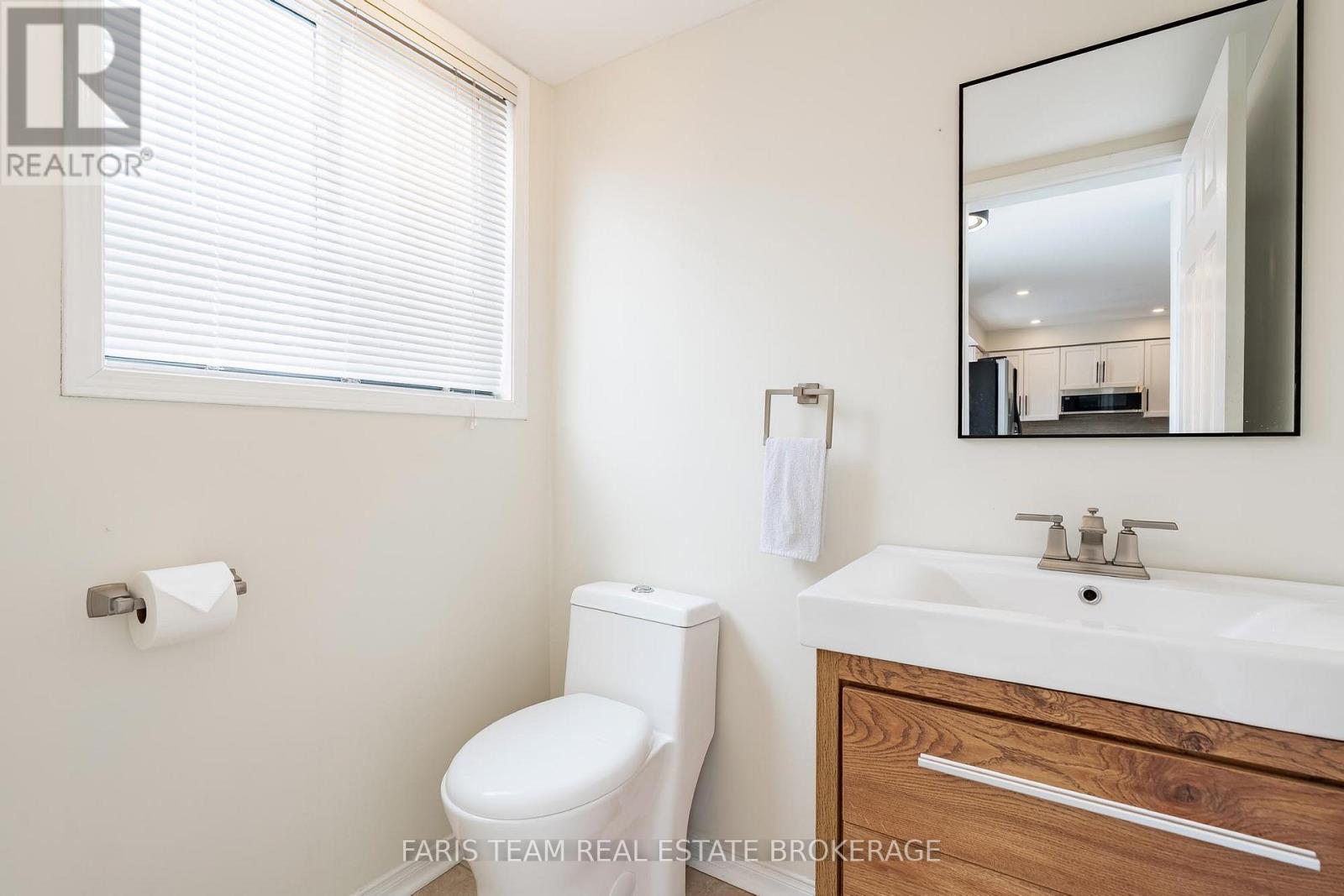 11 Lookout Street, Essa, Ontario  L3W 0C3 - Photo 11 - N12917956