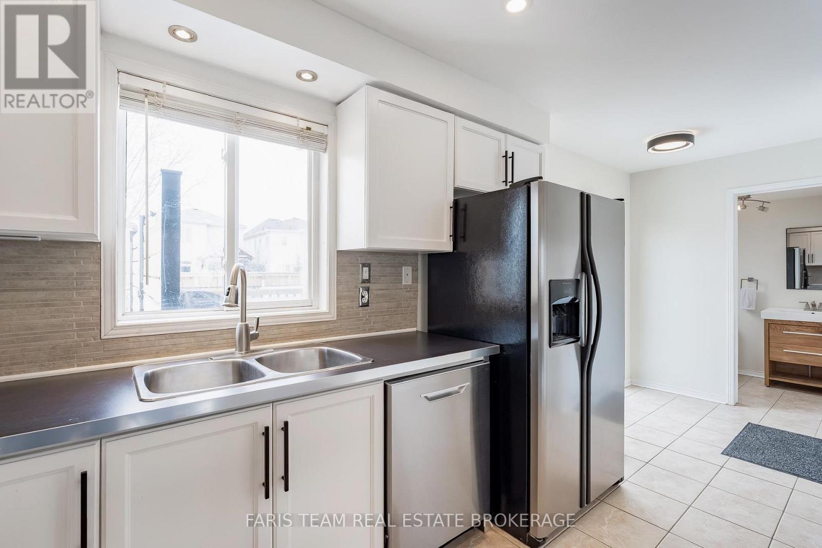 11 Lookout Street, Essa, Ontario  L3W 0C3 - Photo 5 - N12917956