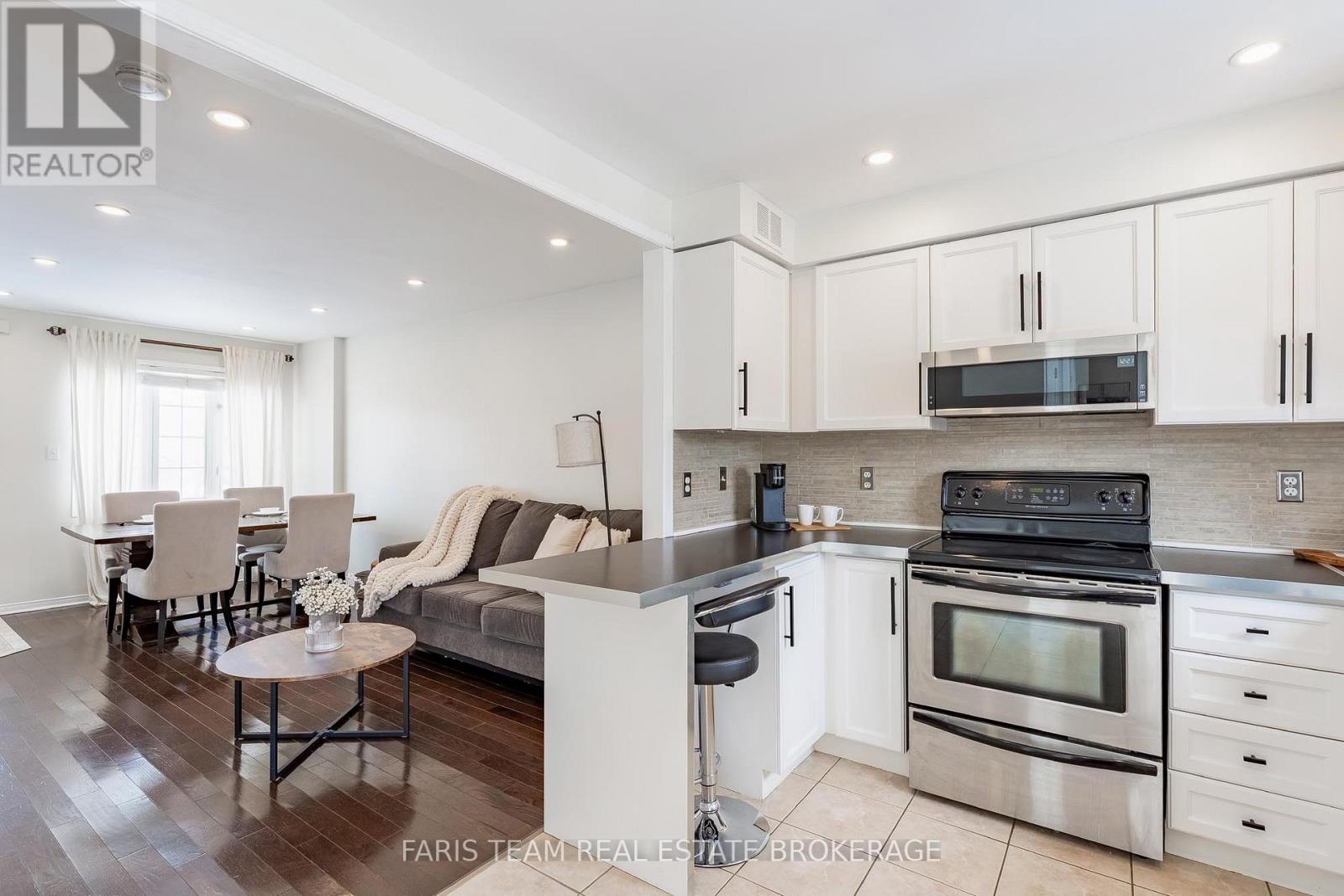 11 Lookout Street, Essa, Ontario  L3W 0C3 - Photo 6 - N12917956