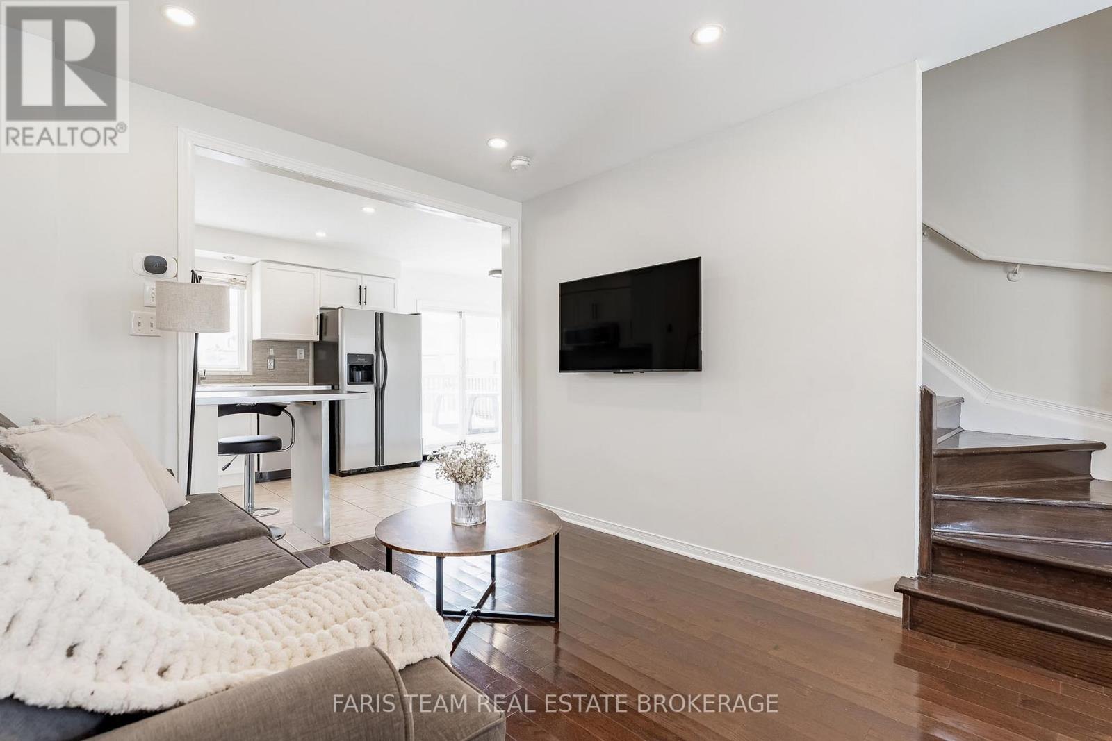 11 Lookout Street, Essa, Ontario  L3W 0C3 - Photo 9 - N12917956