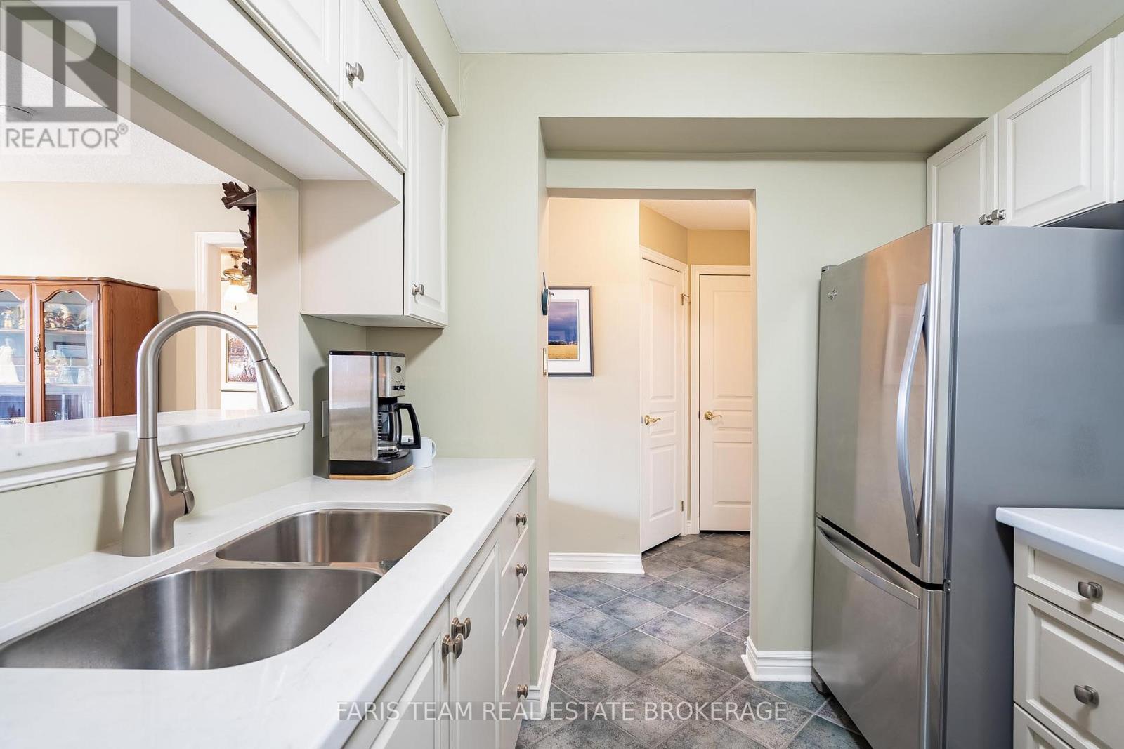 305 - 4 Briar Hill Heights, New Tecumseth, Ontario  L9R 1Z7 - Photo 9 - N12917968