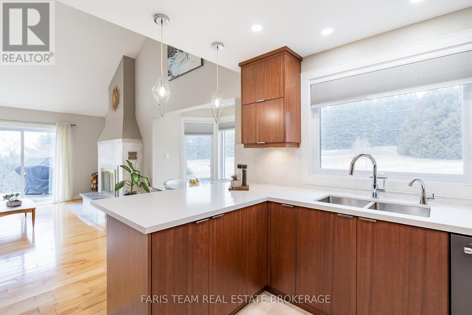 4 Earl Rowe Court, Adjala-Tosorontio, Ontario  L9R 1V3 - Photo 10 - N12917976