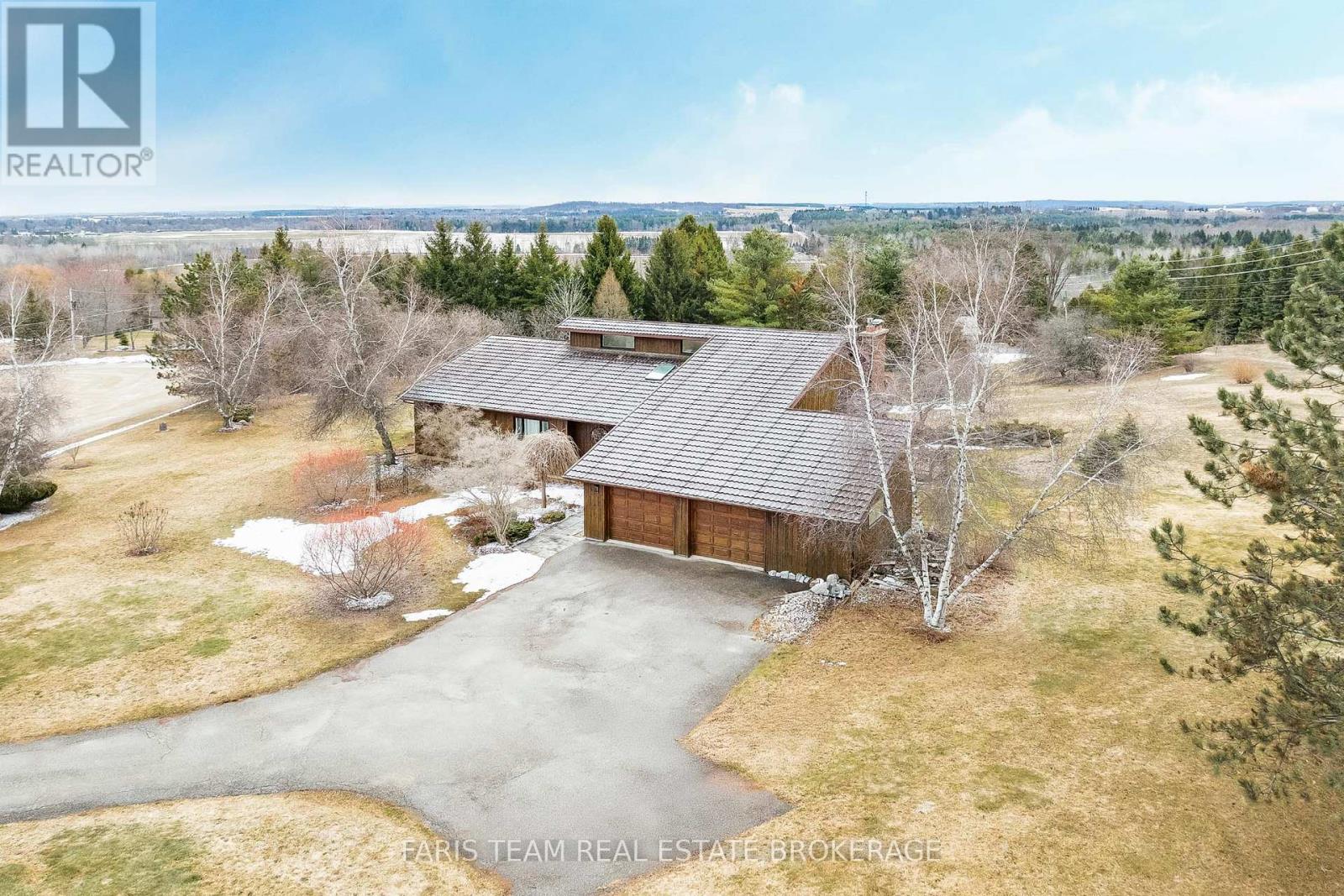 4 Earl Rowe Court, Adjala-Tosorontio, Ontario  L9R 1V3 - Photo 2 - N12917976