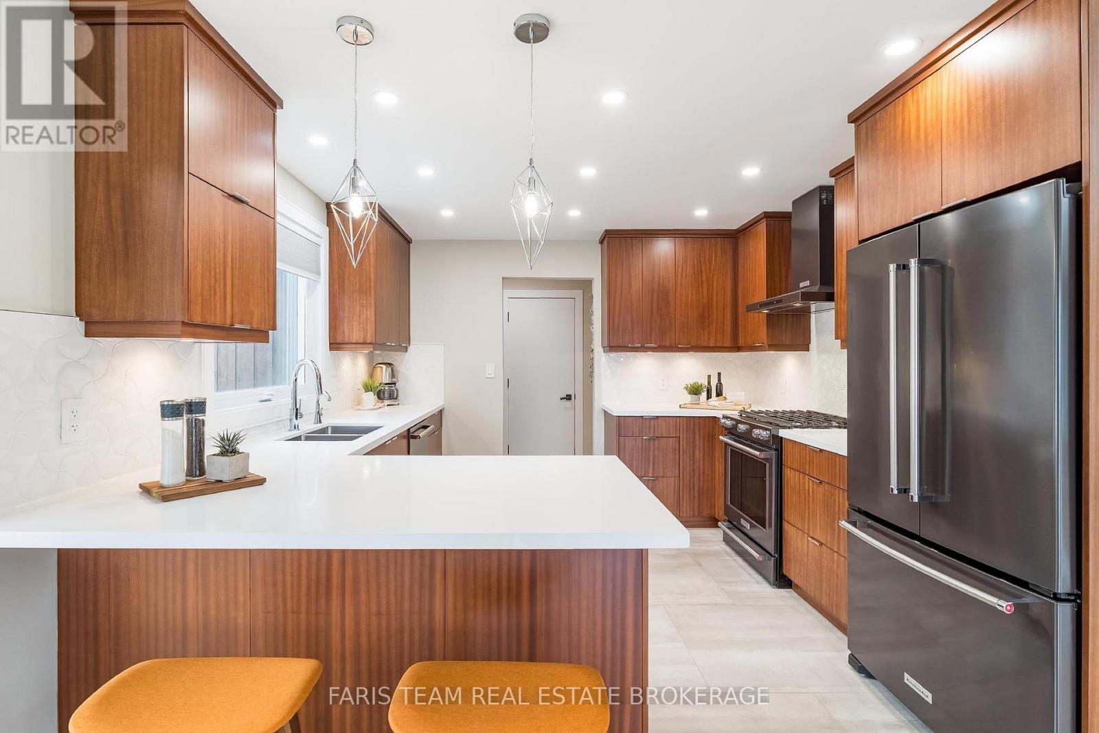 4 Earl Rowe Court, Adjala-Tosorontio, Ontario  L9R 1V3 - Photo 5 - N12917976