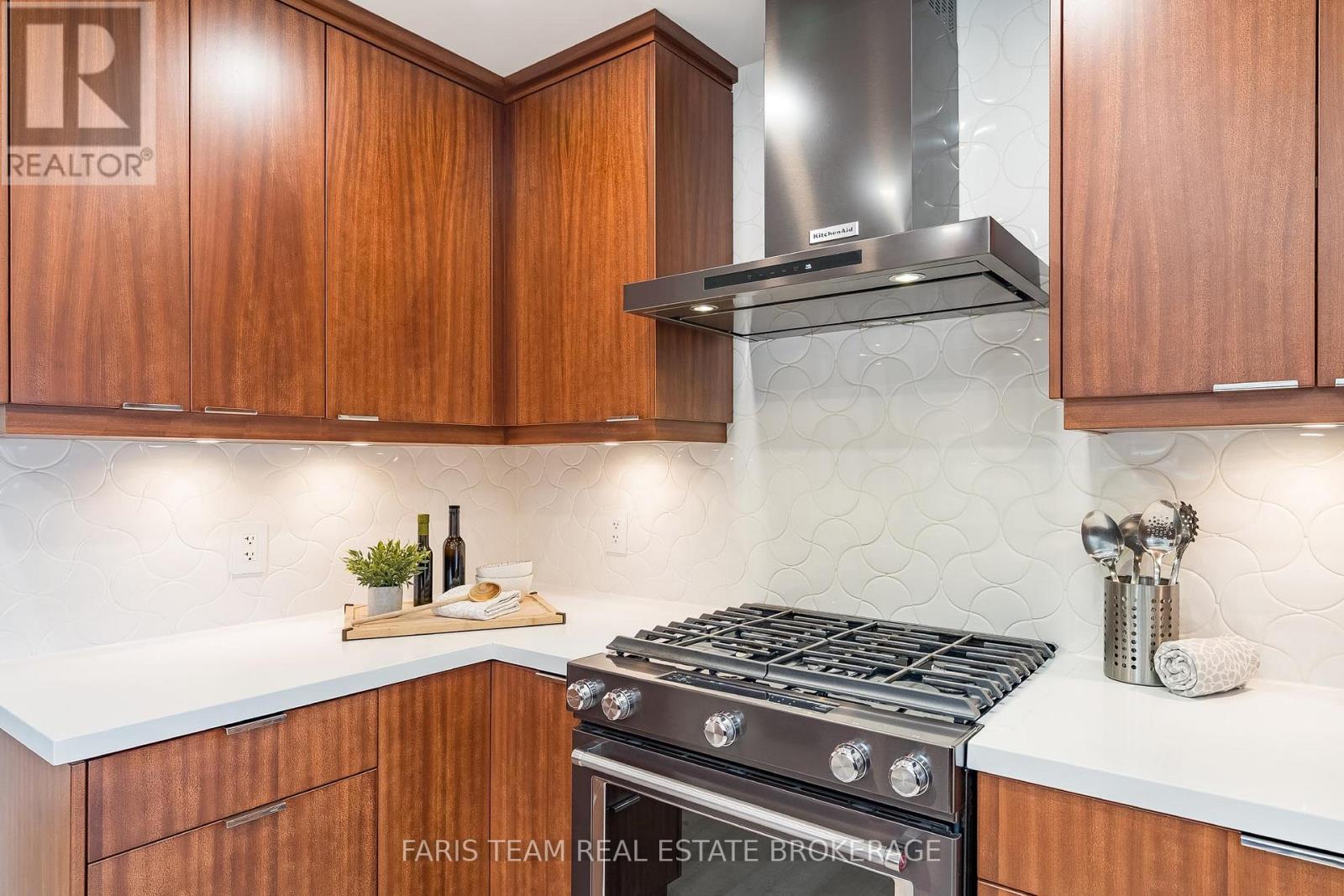 4 Earl Rowe Court, Adjala-Tosorontio, Ontario  L9R 1V3 - Photo 8 - N12917976