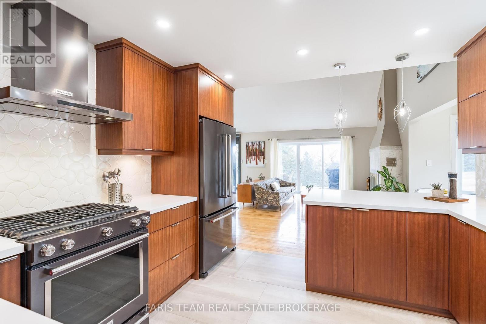 4 Earl Rowe Court, Adjala-Tosorontio, Ontario  L9R 1V3 - Photo 9 - N12917976