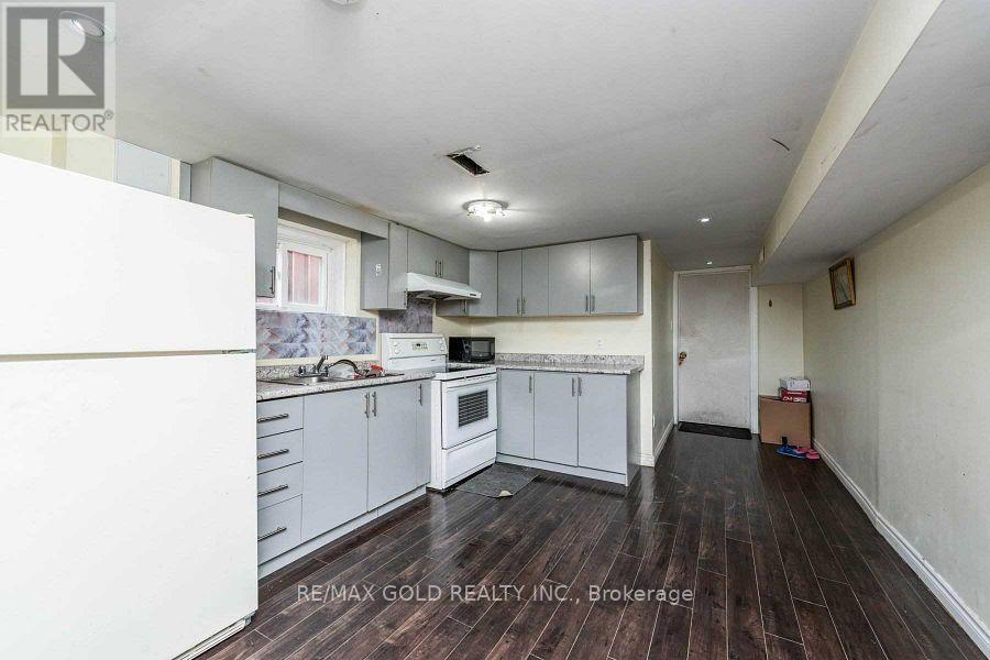 3430 Chipley Crescent, Mississauga, Ontario  L4T 2E2 - Photo 14 - W12917930