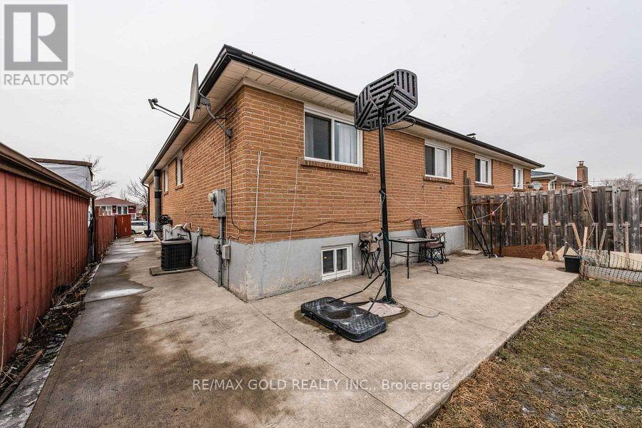 3430 Chipley Crescent, Mississauga, Ontario  L4T 2E2 - Photo 17 - W12917930