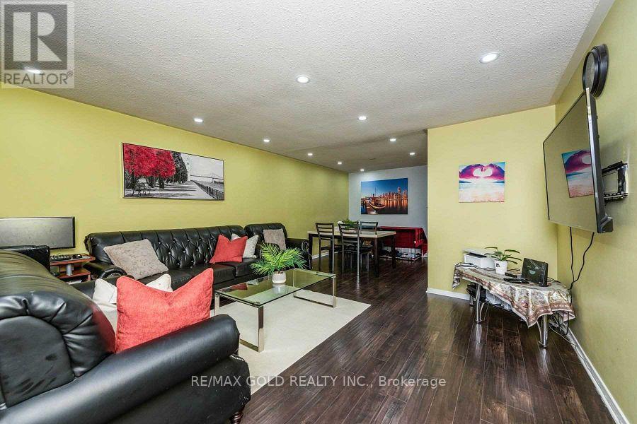 3430 Chipley Crescent, Mississauga, Ontario  L4T 2E2 - Photo 7 - W12917930