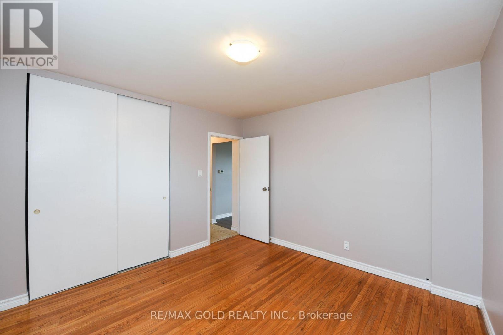 3657 Woodruff Crescent, Mississauga, Ontario  L4T 1T8 - Photo 10 - W12917932