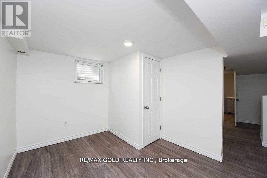 3657 Woodruff Crescent, Mississauga, Ontario  L4T 1T8 - Photo 12 - W12917932