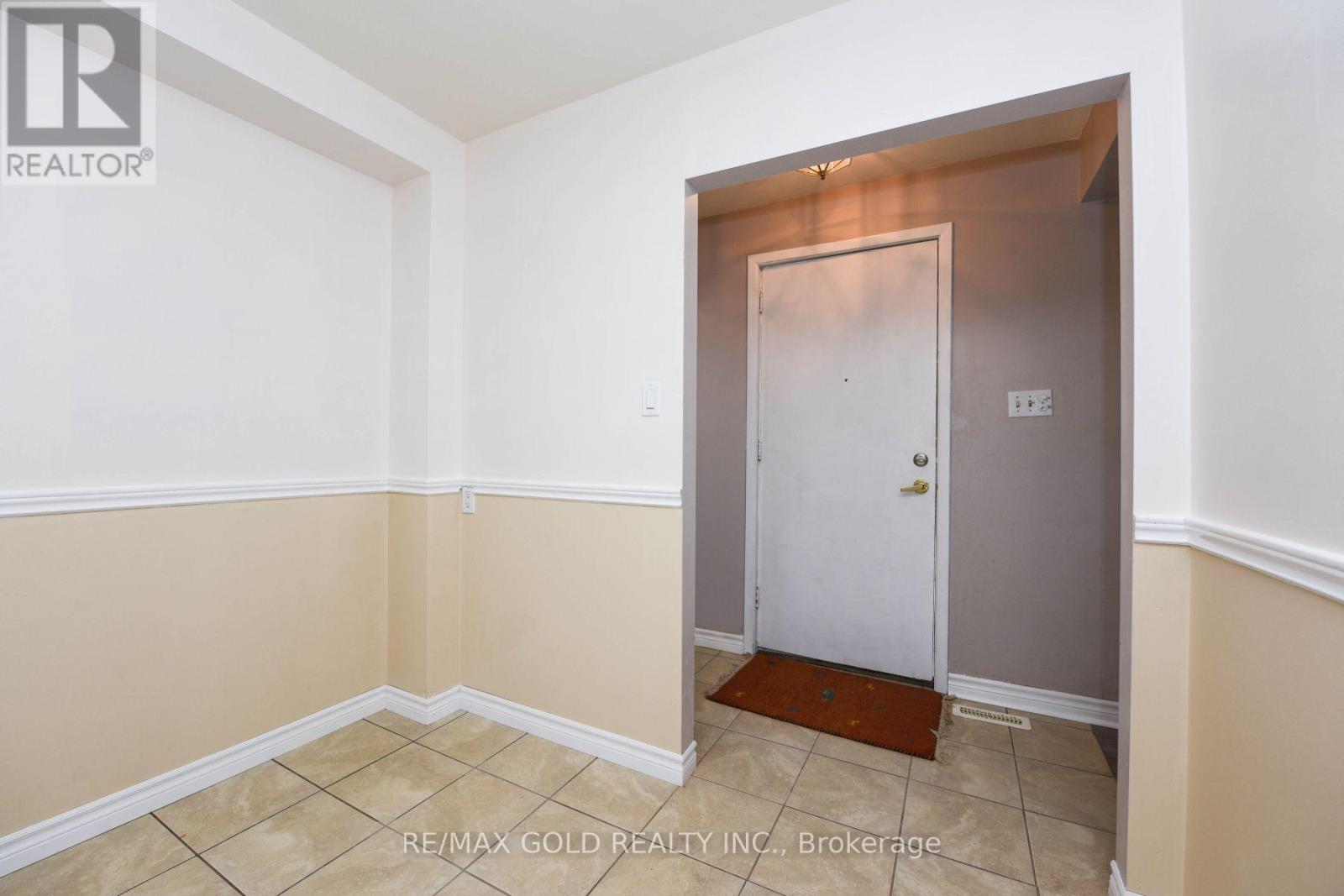 3657 Woodruff Crescent, Mississauga, Ontario  L4T 1T8 - Photo 2 - W12917932