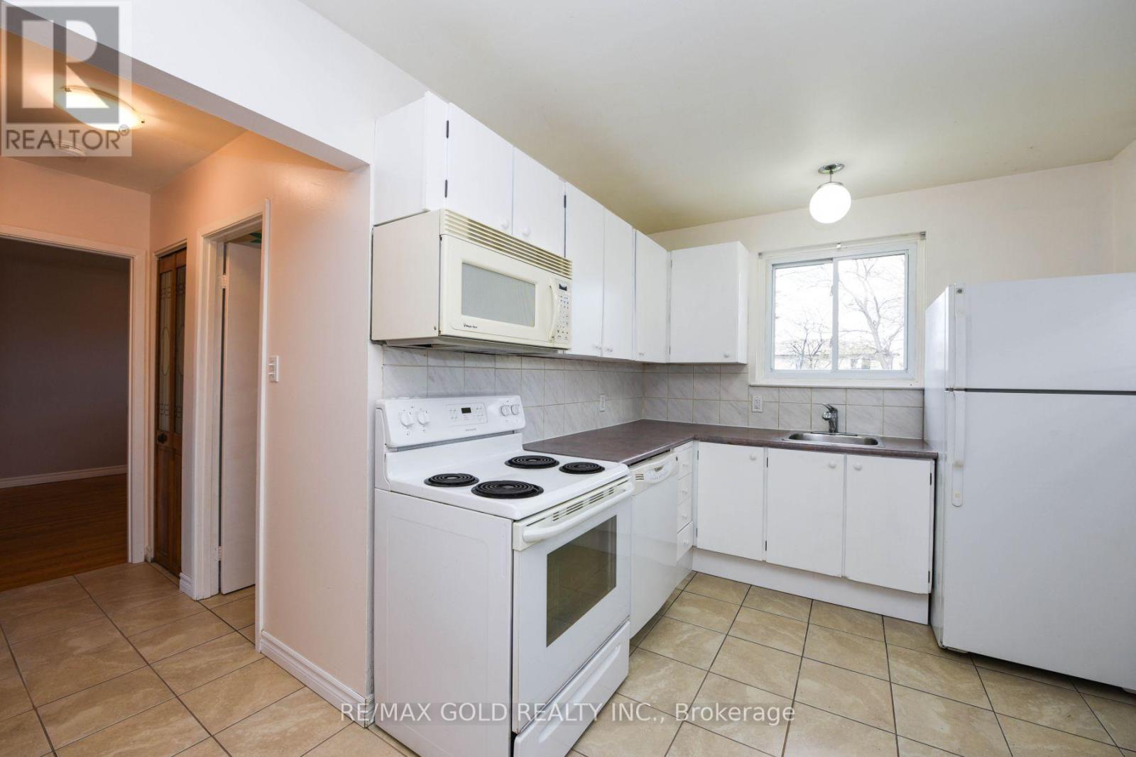 3657 Woodruff Crescent, Mississauga, Ontario  L4T 1T8 - Photo 4 - W12917932