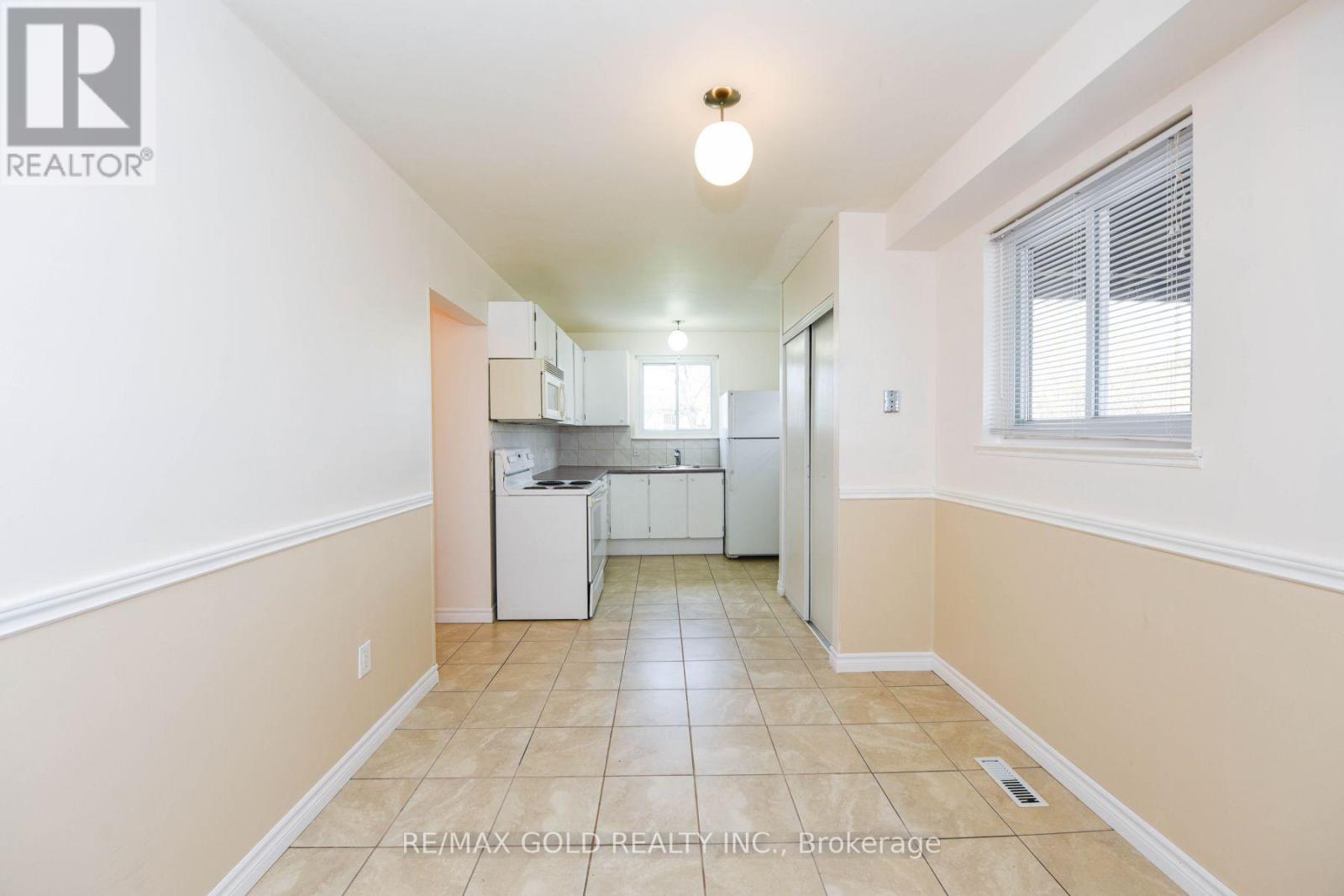 3657 Woodruff Crescent, Mississauga, Ontario  L4T 1T8 - Photo 6 - W12917932