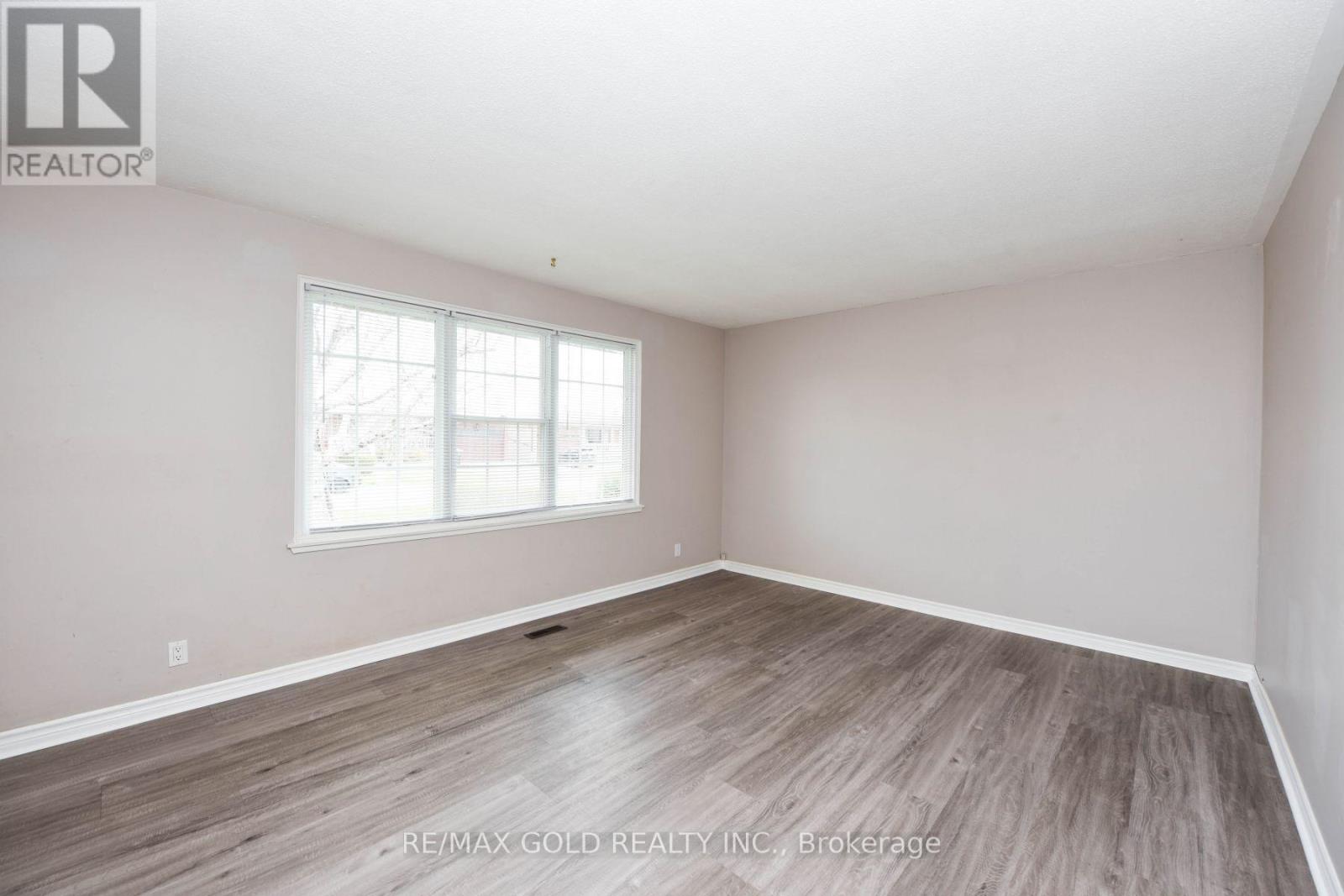 3657 Woodruff Crescent, Mississauga, Ontario  L4T 1T8 - Photo 7 - W12917932