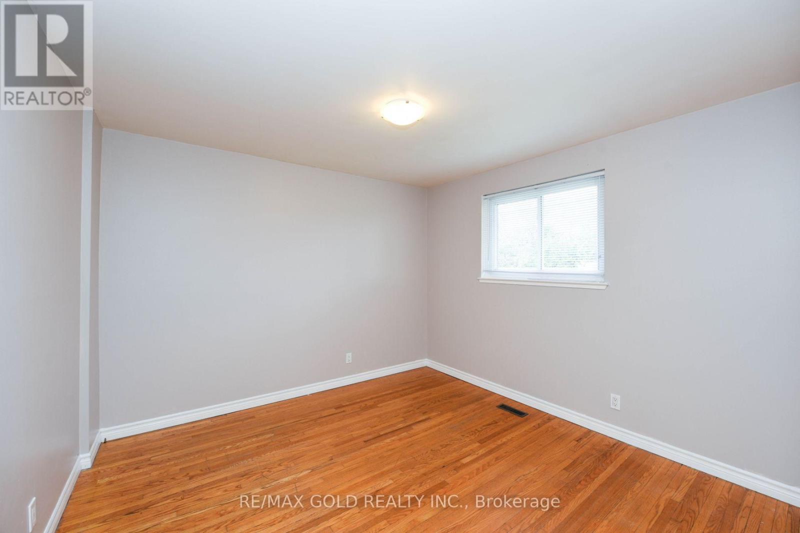 3657 Woodruff Crescent, Mississauga, Ontario  L4T 1T8 - Photo 9 - W12917932