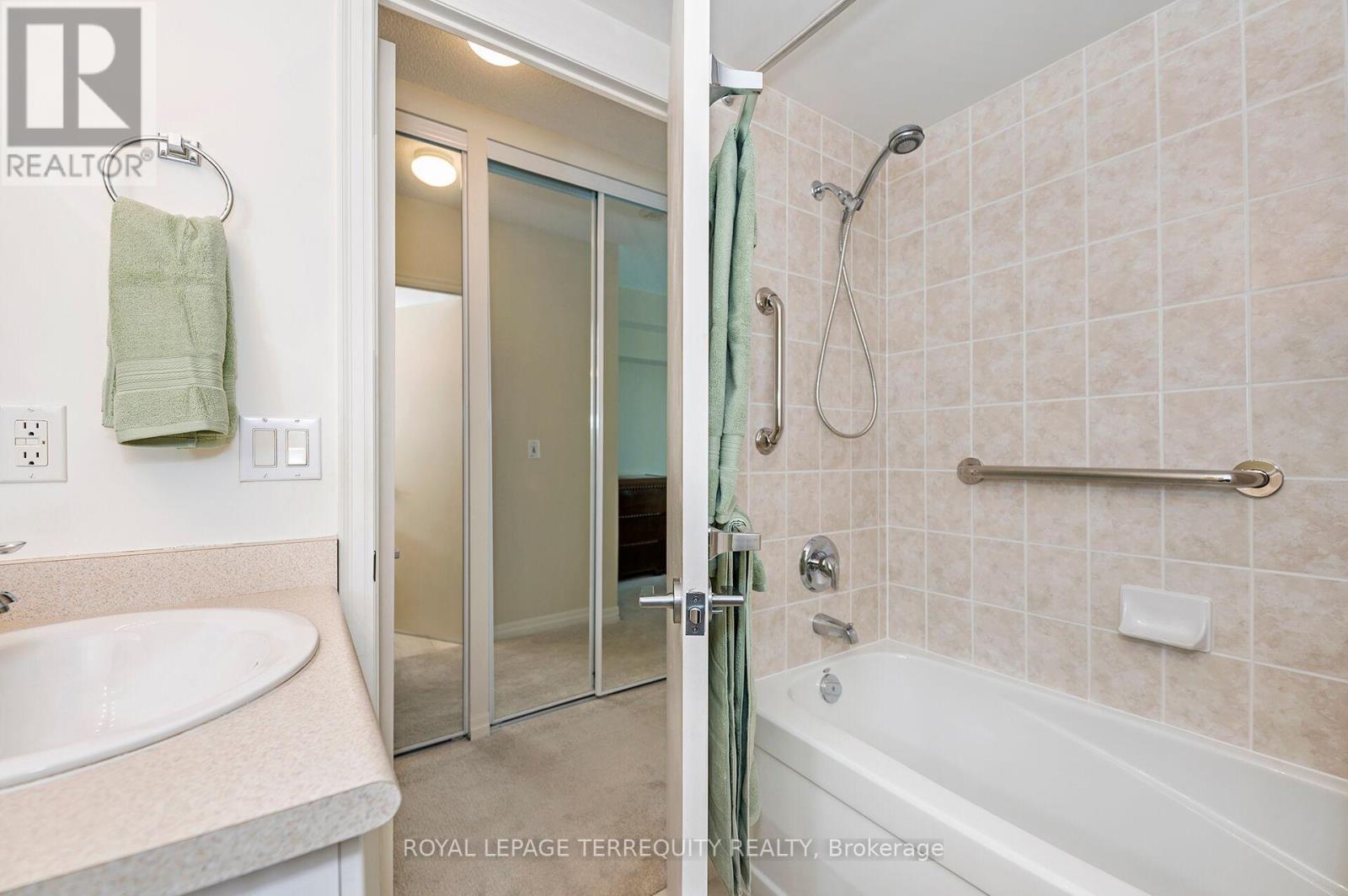 604 - 38 Fontenay Court, Toronto, Ontario  M9A 5H5 - Photo 11 - W12917936