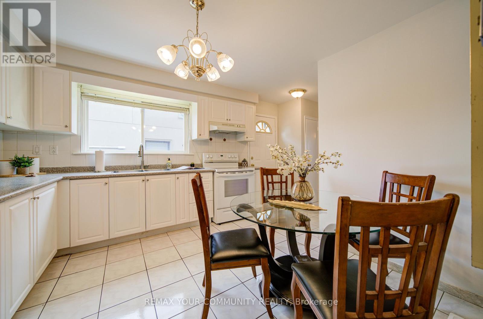 69 Wintergreen Road, Toronto, Ontario  M3M 2H9 - Photo 15 - W12917950