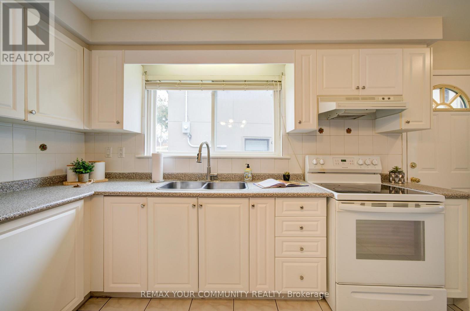 69 Wintergreen Road, Toronto, Ontario  M3M 2H9 - Photo 16 - W12917950