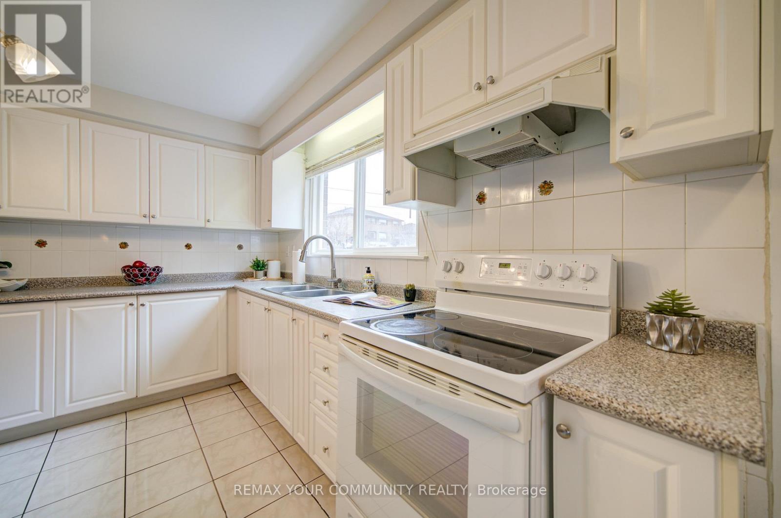 69 Wintergreen Road, Toronto, Ontario  M3M 2H9 - Photo 17 - W12917950