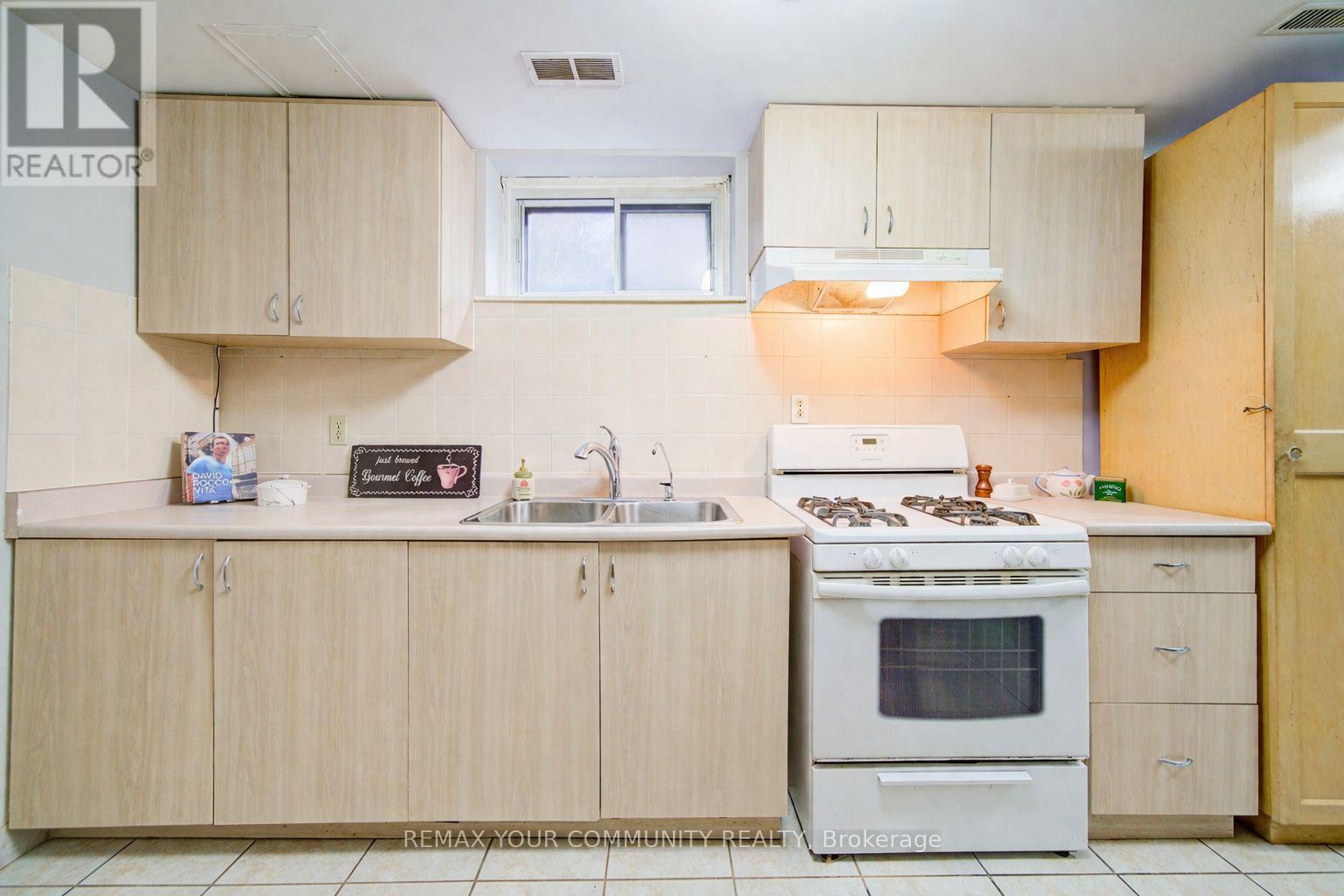 69 Wintergreen Road, Toronto, Ontario  M3M 2H9 - Photo 30 - W12917950