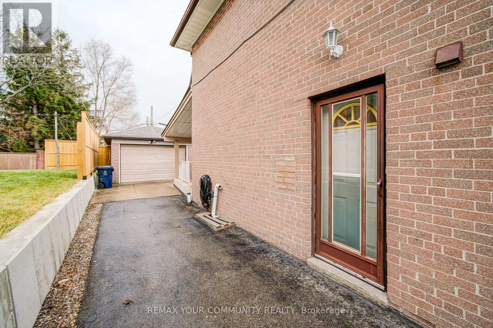 69 Wintergreen Road, Toronto, Ontario  M3M 2H9 - Photo 43 - W12917950