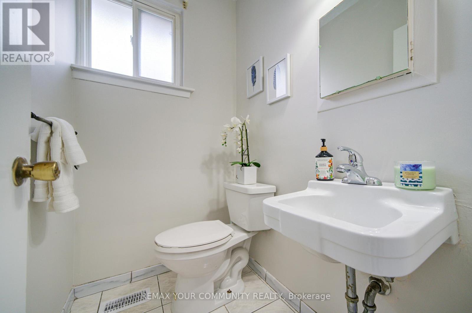 69 Wintergreen Road, Toronto, Ontario  M3M 2H9 - Photo 6 - W12917950
