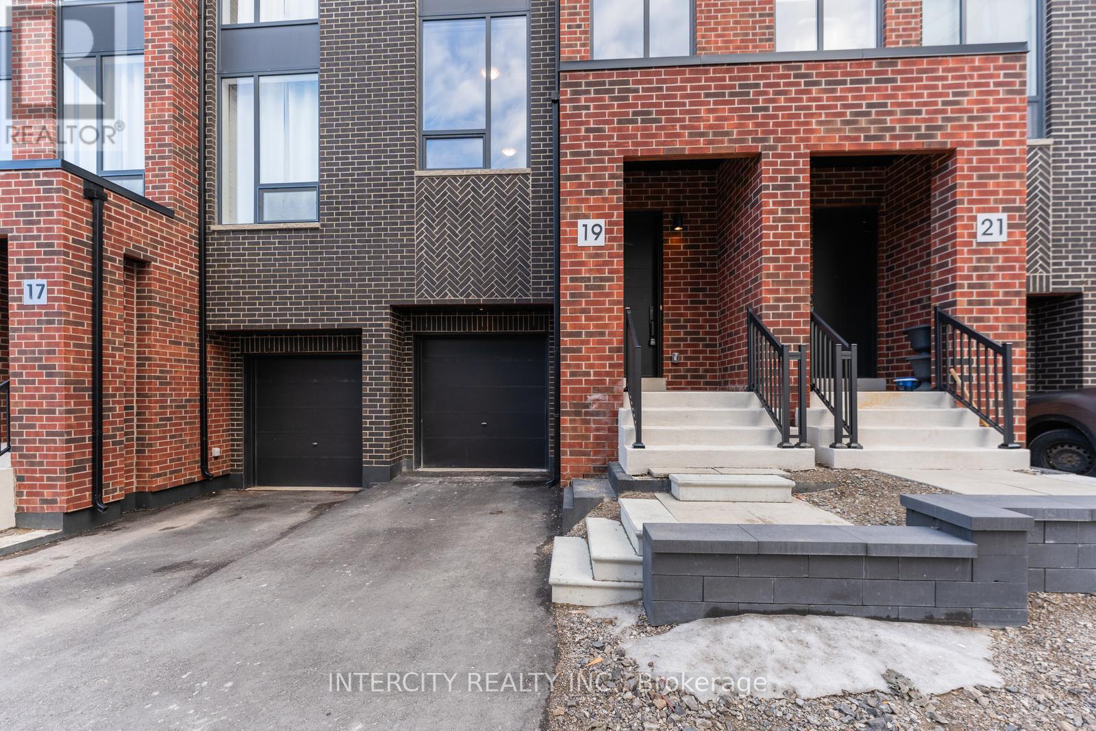 19 Desiree Place, Caledon, Ontario  L7E 4L2 - Photo 2 - W12917990