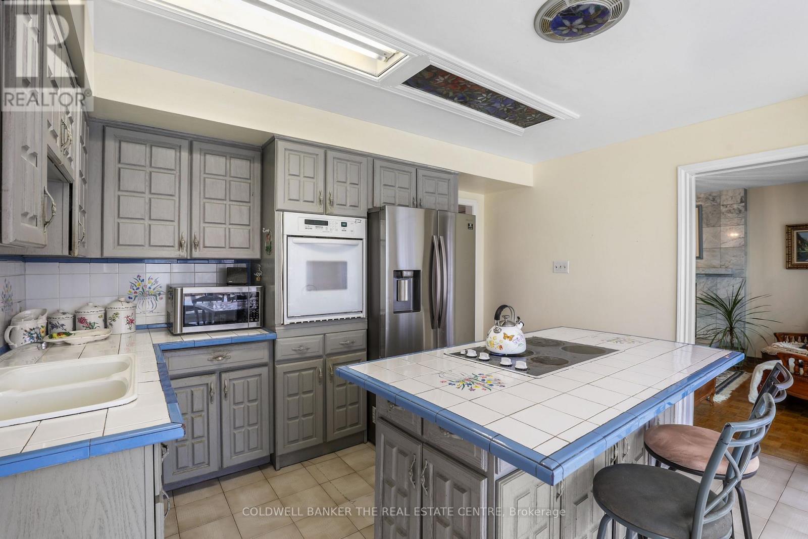 36 Ovida Avenue, Toronto, Ontario  M9B 1E1 - Photo 15 - W12917996