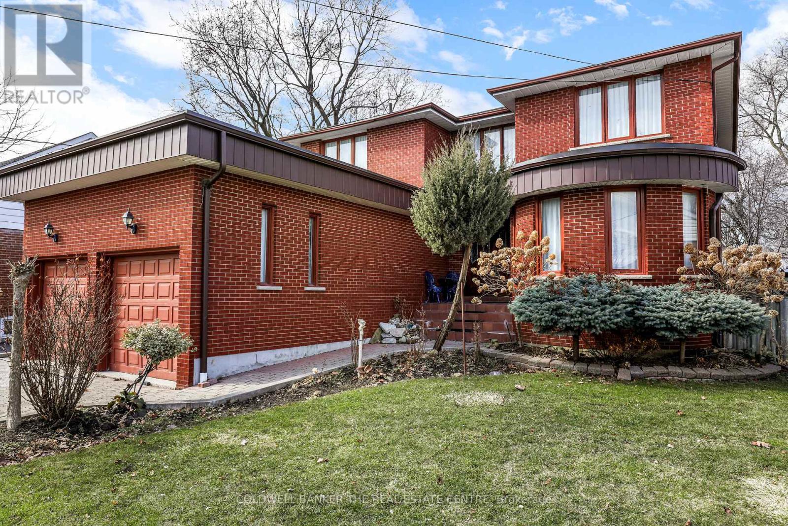 36 Ovida Avenue, Toronto, Ontario  M9B 1E1 - Photo 2 - W12917996