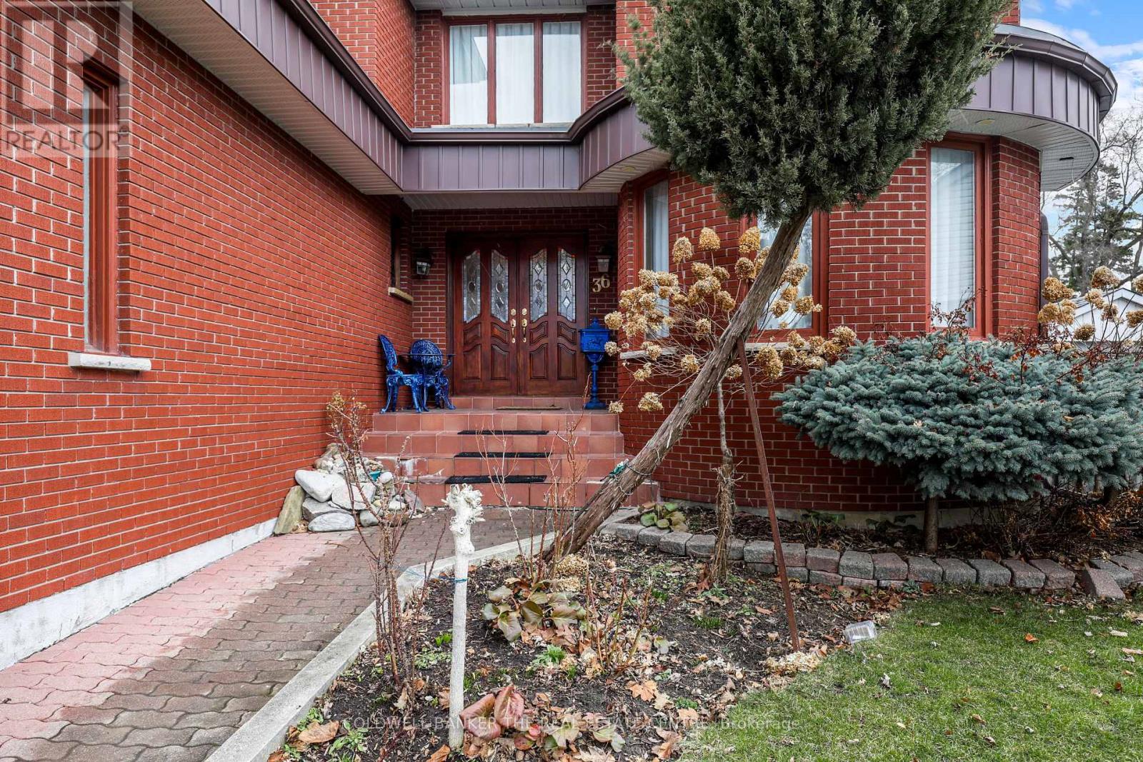 36 Ovida Avenue, Toronto, Ontario  M9B 1E1 - Photo 3 - W12917996