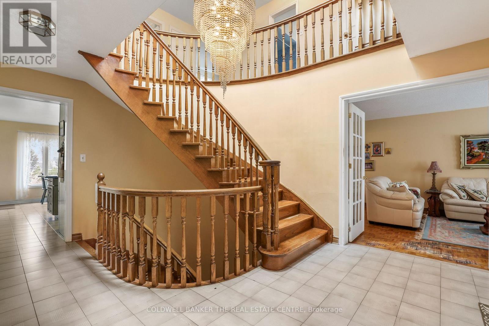 36 Ovida Avenue, Toronto, Ontario  M9B 1E1 - Photo 4 - W12917996